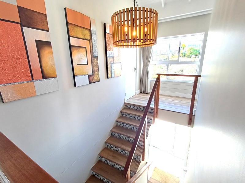 5 Bedroom Property for Sale in Pearl Bay Western Cape
